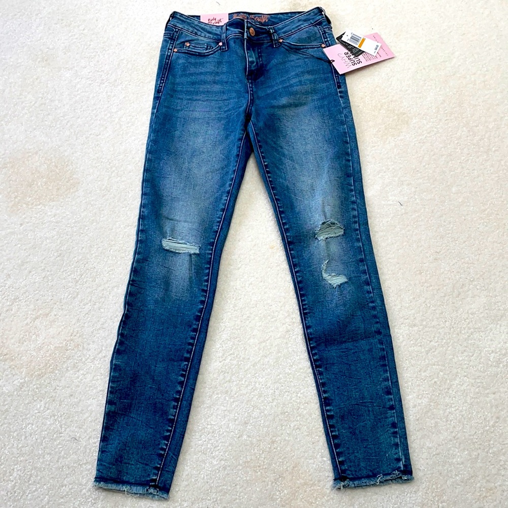 Celebrity Pink Mid Rise Skinny Jeans. Size 3/26